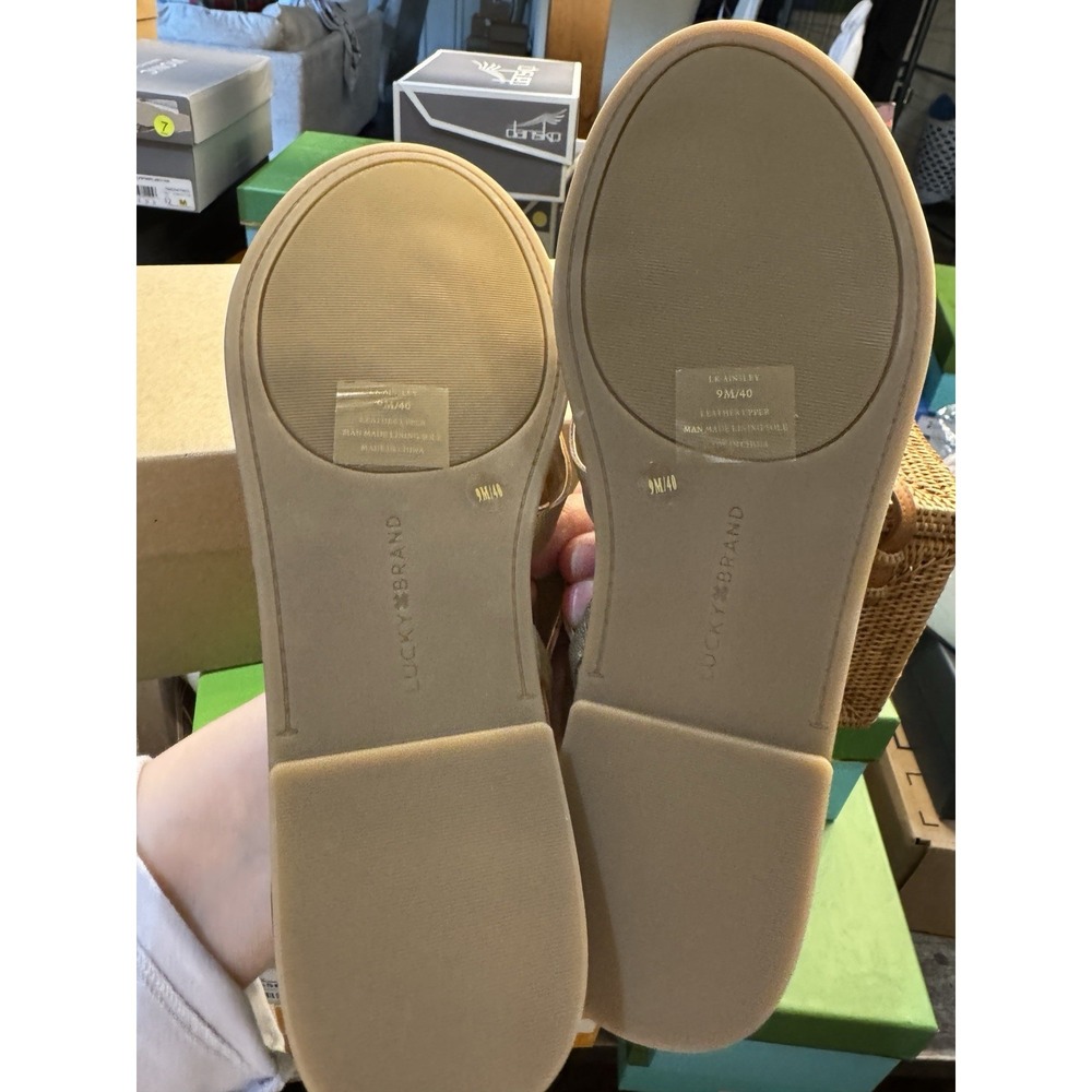 Lucky Brand Ainsley strappy sandals Travertine Size 9 Flat! - Picture 7 of 9